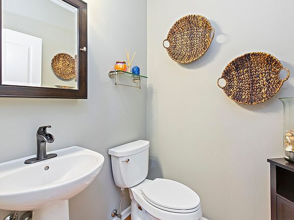 4th image of 3112 Drury Ln