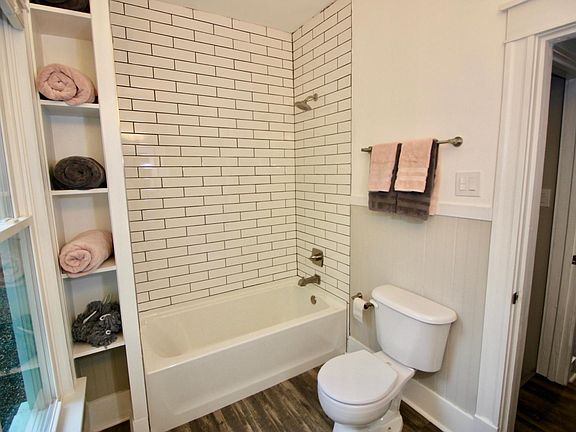 5th image of 907 Wolcott Ave