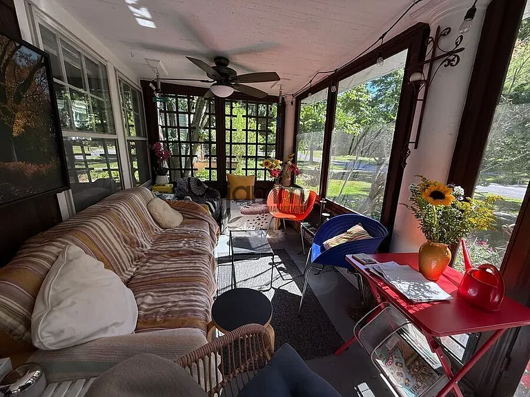 2425 Demington Dr — Photo 4
