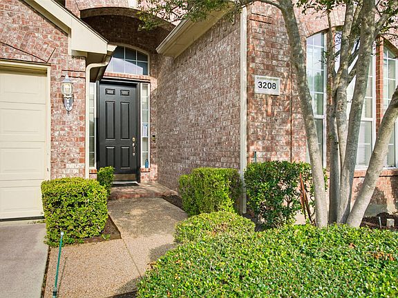 2nd image of 3208 Bridle Ln