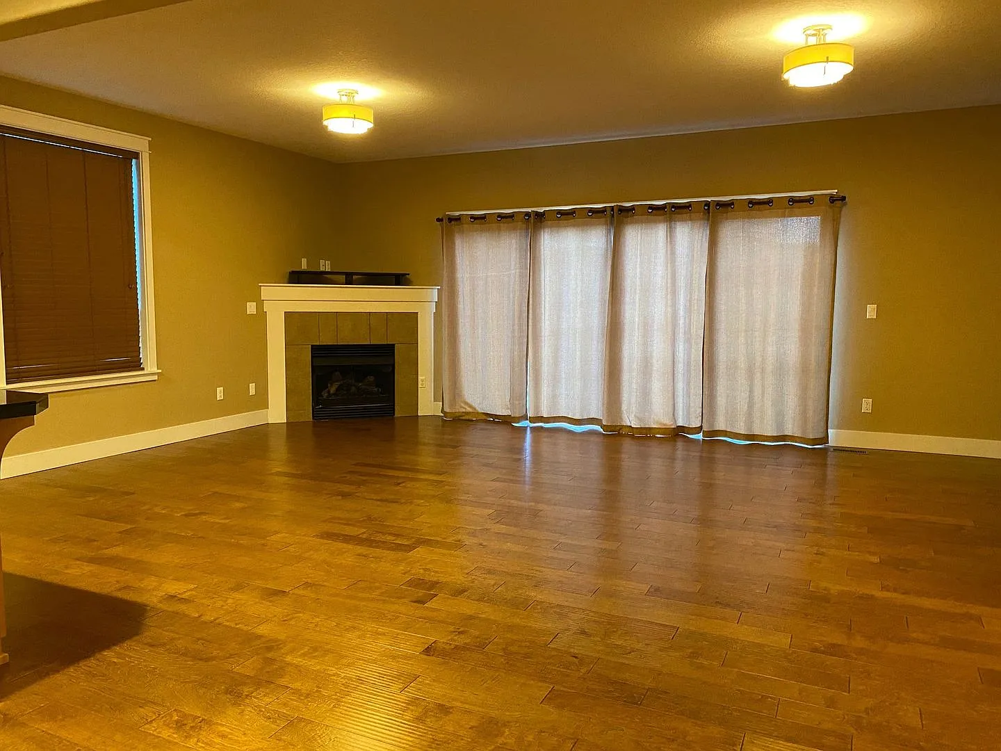 4 Bedroom Townhouse in Hood River — Photo 3