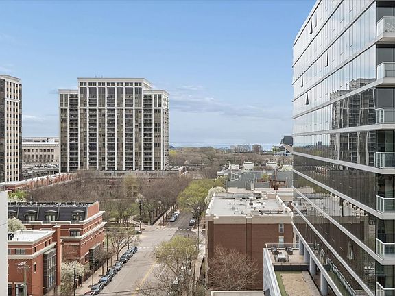 5th image of 1400 S Michigan Ave APT 1001