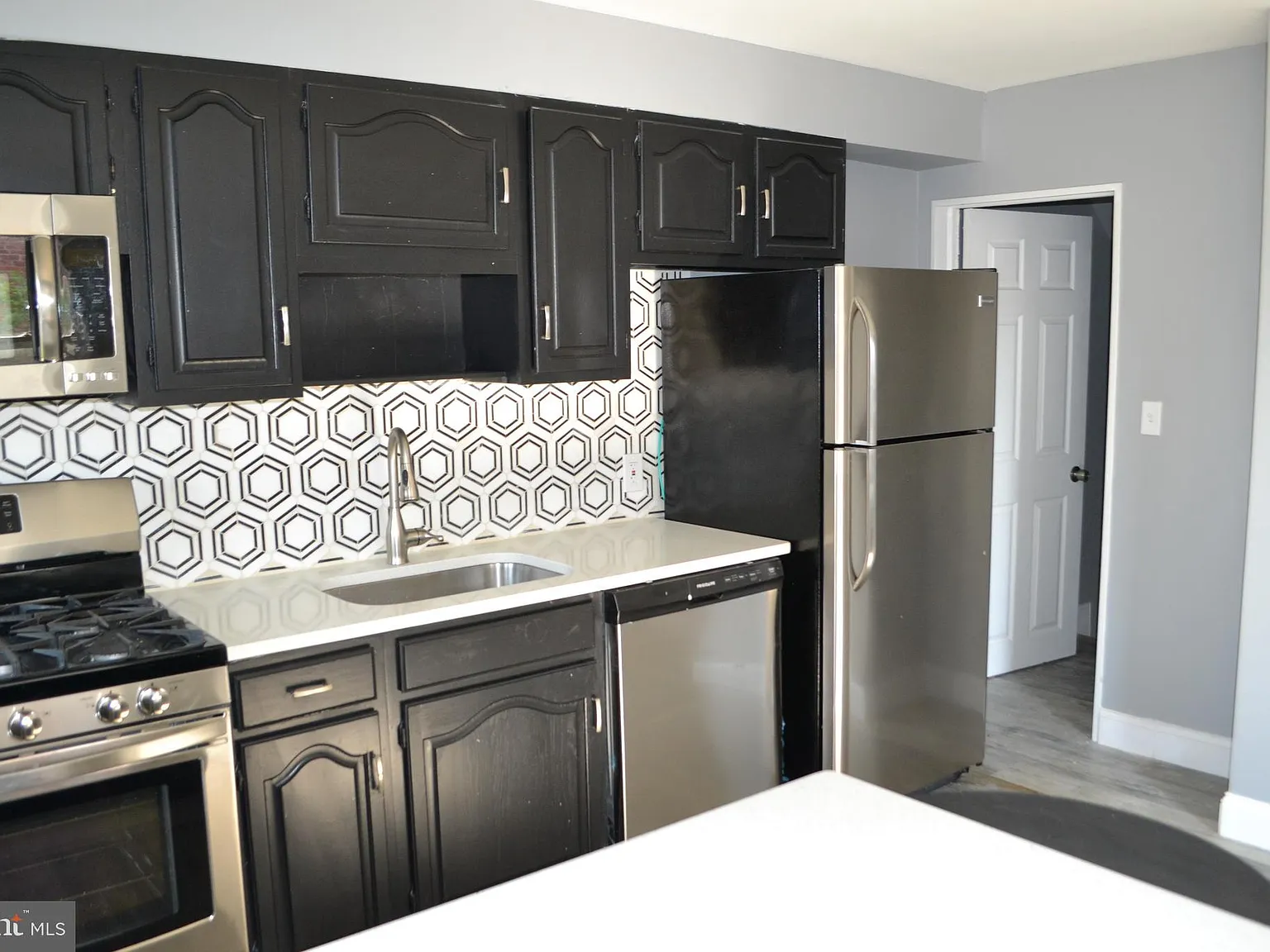 3 bed, 1606 sqft, $1,995 — Photo 3