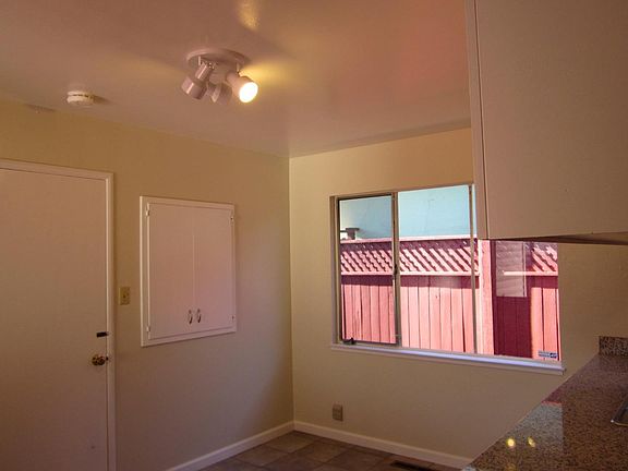 4th image of 2860 Medina Dr
