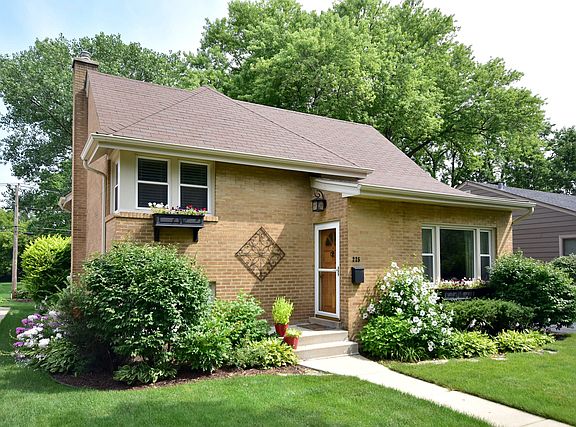 2nd image of 225 E Cayuga Ave
