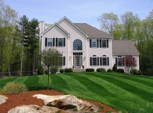 15 Abenaki Cir, Chester, NH 03036