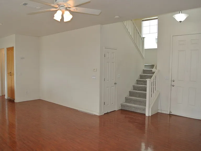 61 Cassia St — Photo 3