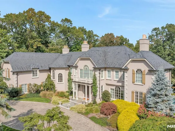 248 Hidden Pond Path, Franklin Lakes, NJ 07417