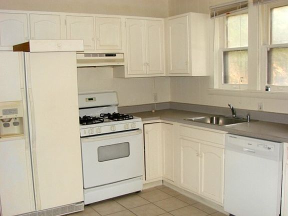 4th image of 868 Garfield Ave