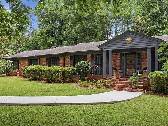 2nd image of 635 Wisteria Dr