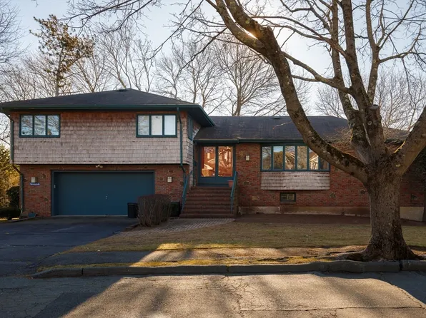 11 Angenica Ter, Marblehead, MA 01945