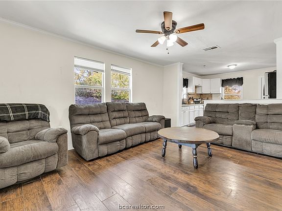 5th image of 1610 Una Ave