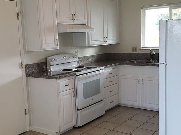4th image of 555 Nido Dr