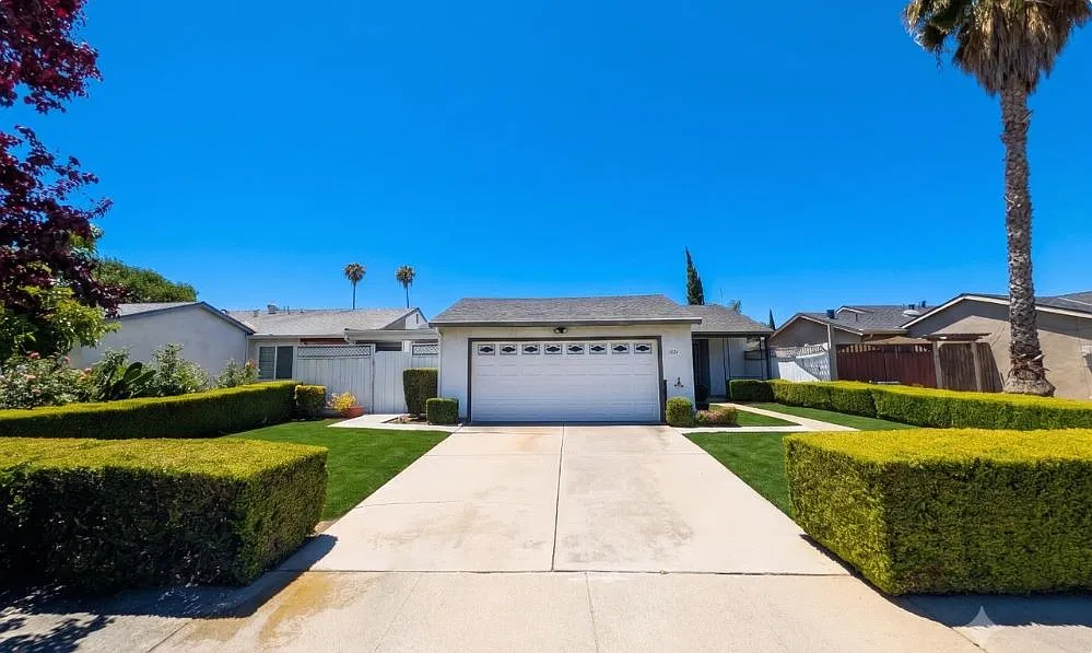 5 bed, 1518 sqft, $4,700 — Photo 1