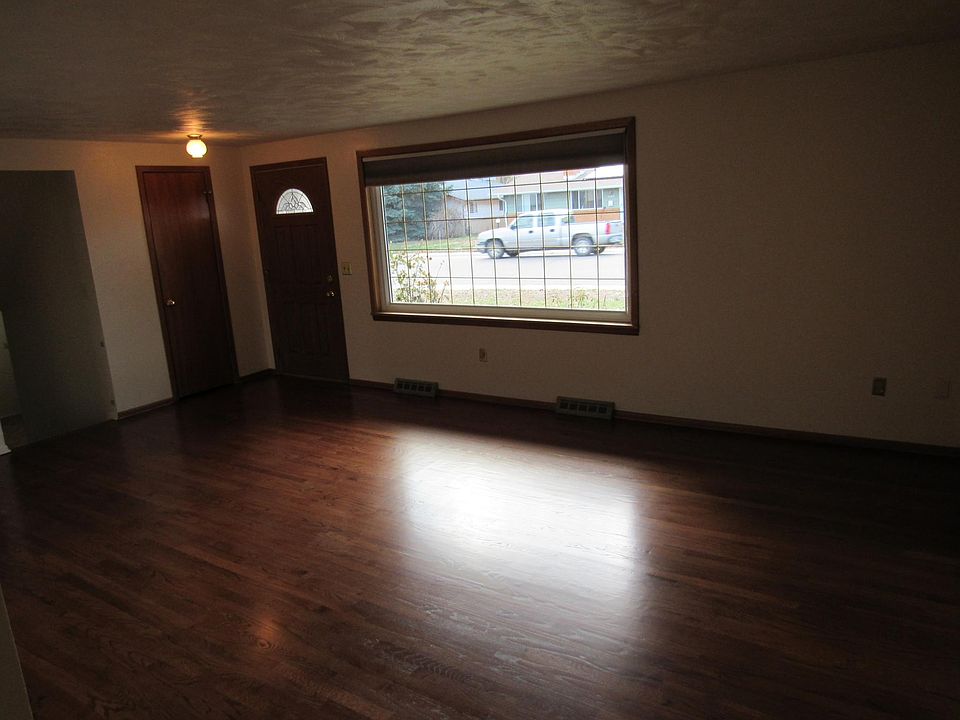 2nd image of 1212 Bross St