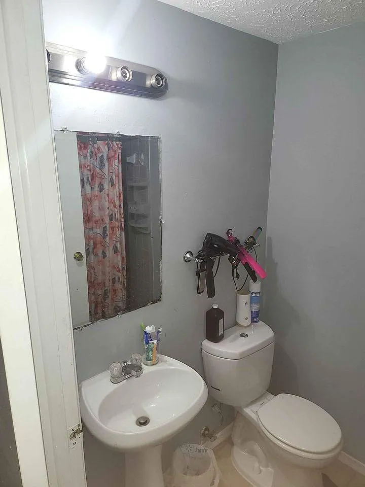 2 bed, 847 sqft, $2,300 — Photo 1