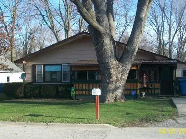 304 E Elm St, Watseka, IL 60970