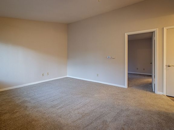 5th image of 7764 Poplar Ave APT 17