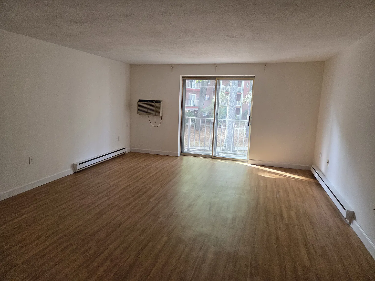 Studio, 409 sqft, $1,550 — Photo 4