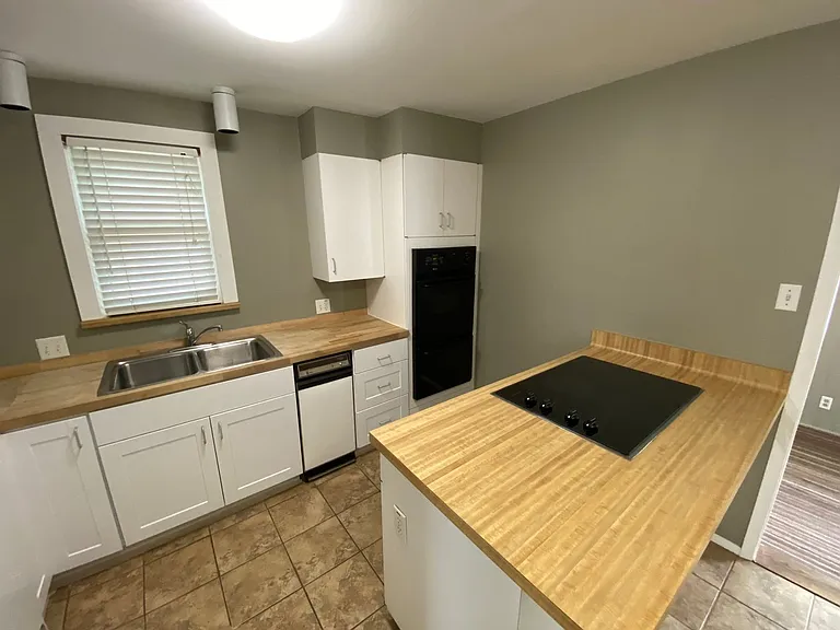 1030 Cole Ave — Photo 12
