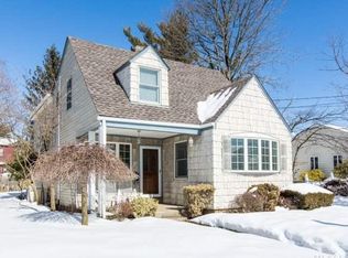 6 Howard St, Hicksville, NY 11801