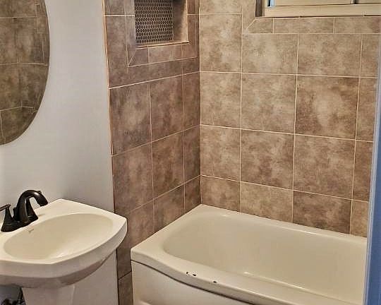 5th image of 3517 Royal Scott Dr