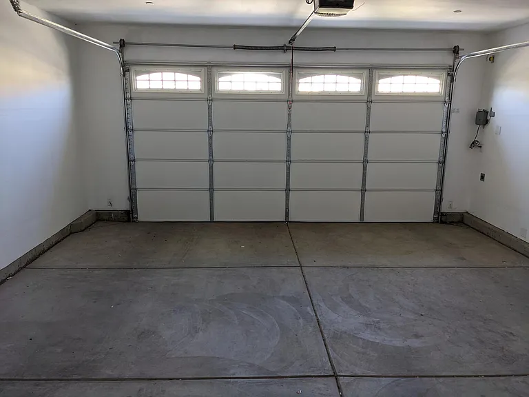 2216 Lombard Ln — Photo 25