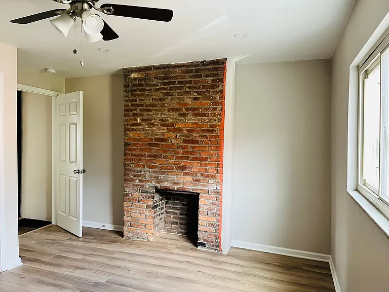Two Bedroom rowhouse available in Northside August 1! — Photo 7