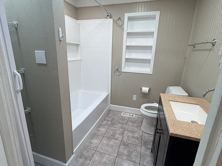 325 S 2nd St #204 — Photo 14