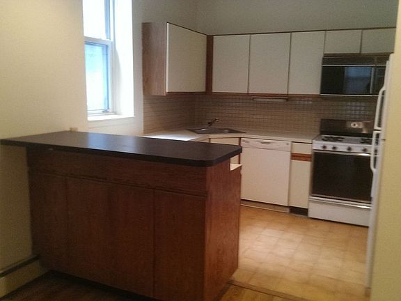 4th image of 64 7th Ave APT 1D