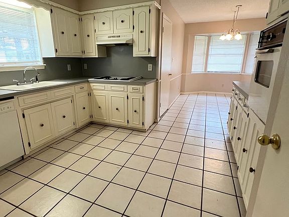 4th image of 3906 Moores Ln
