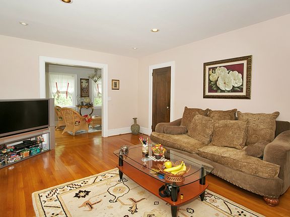 4th image of 90 Paulin Blvd