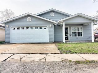 116 E Macoupin St, Staunton, IL 62088