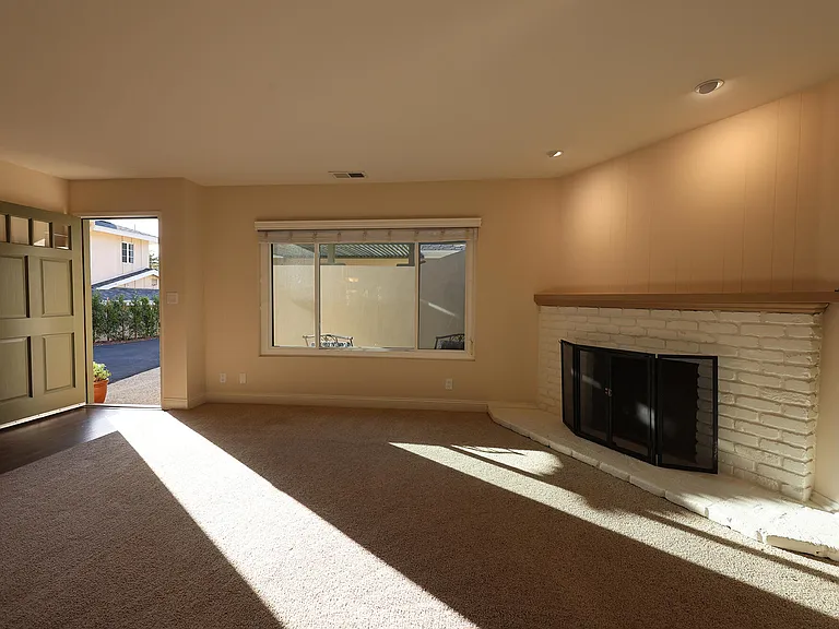 334 Consuelo Dr #B — Photo 6