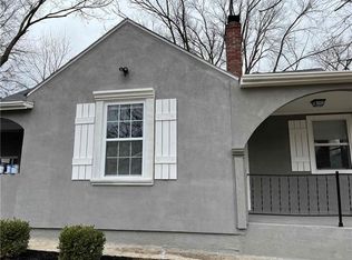 2216 NE 48th St, Kansas City, MO 64118