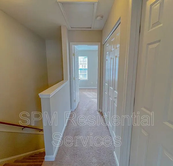 501 Shortfin Dr — Photo 14