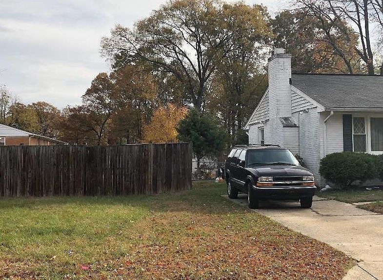 2nd image of 7903 Elmwood Ln