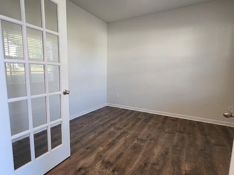 7451 Buckpasser Dr — Photo 2