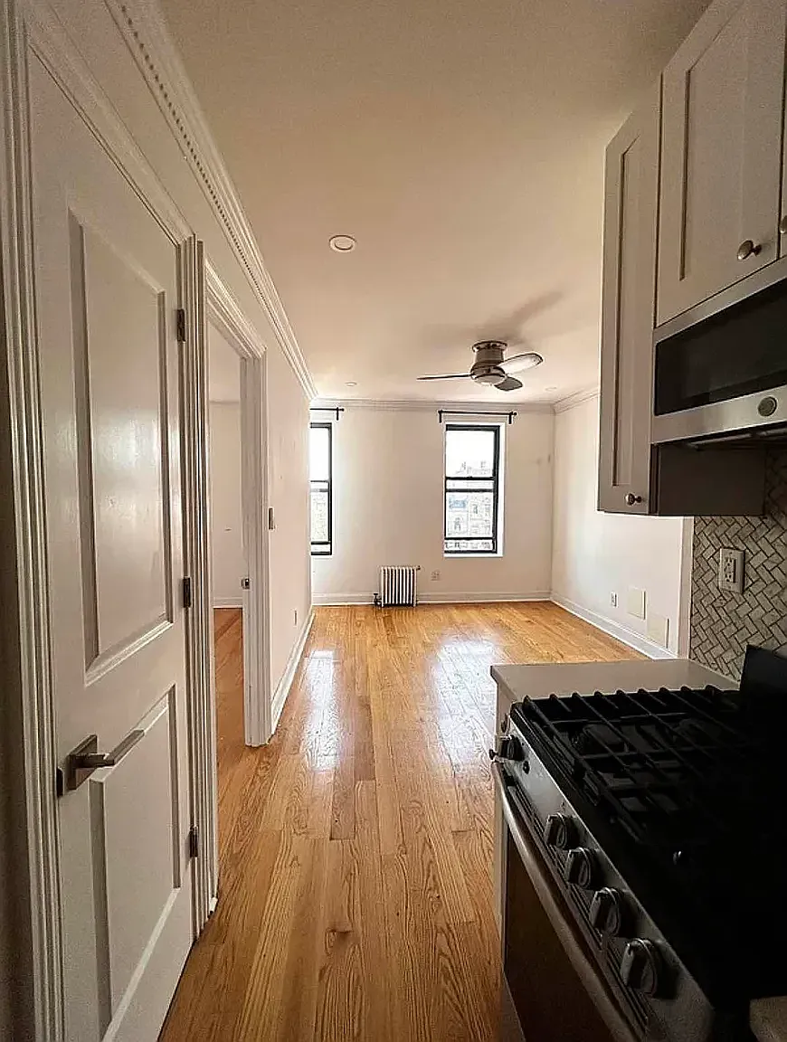 373 S 4th St — Photo 2