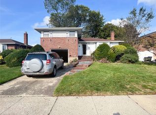 101 Bud Ln, Levittown, NY 11756