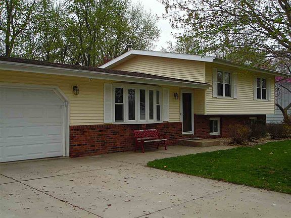3rd image of 213 N Holly St