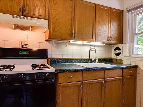 5th image of 140 Saint Florent Ln