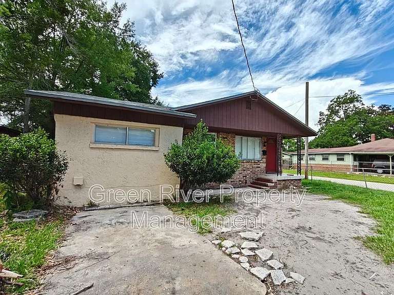 2138 W 17th St — Photo 2