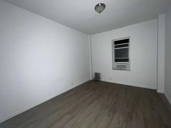 2483 Arthur Avenue image 1 of 6