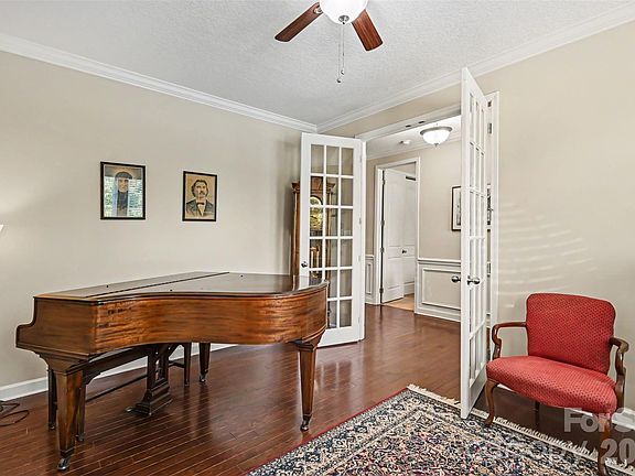 5th image of 10113 Blackstone Dr