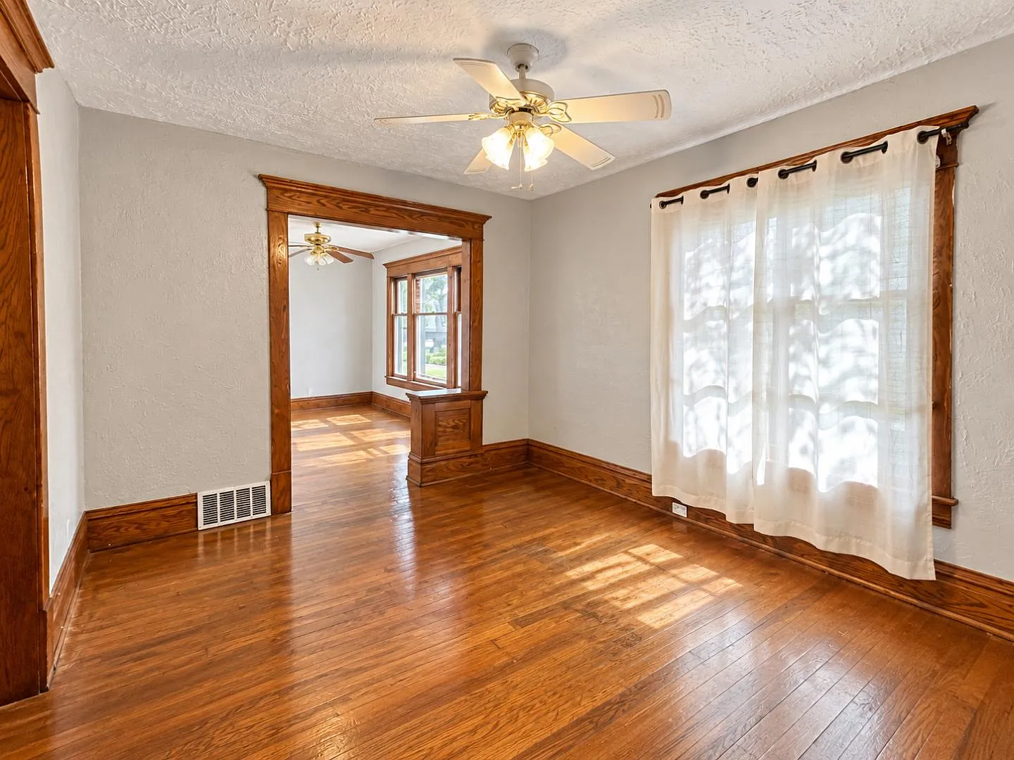 1124 W Allegan St - 1124 W Allegan, Unit 1 — Photo 3