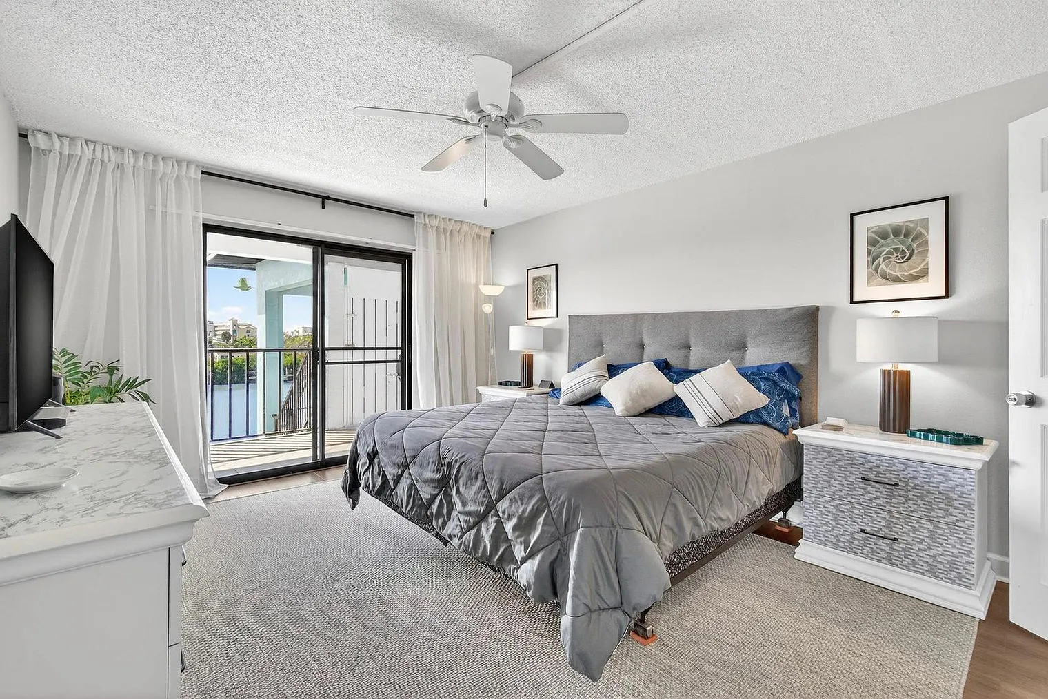 2 bed, 2.0 bath, 1227 sqft, $3,465 — Photo 4