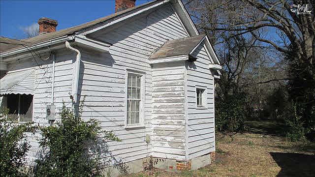 2nd image of 1712 Campbell St