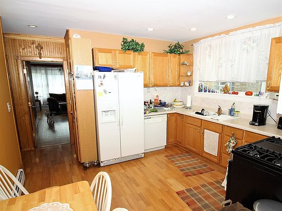 5th image of 7904 W Barry Ave
