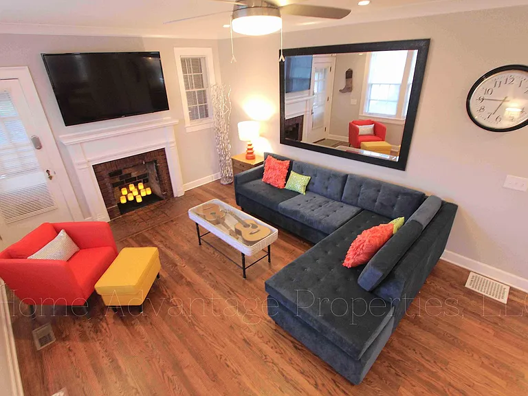 924 Burchwood Ave — Photo 6